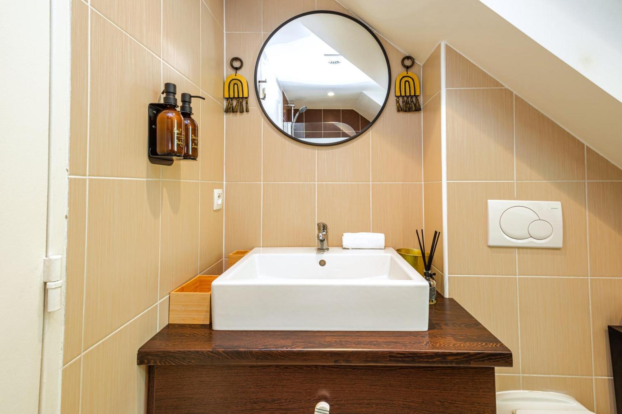 Apartment La Taniere Du Roi - - A 10 Min Du Chateau Et De La Gare Versailles